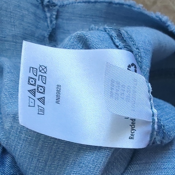 Women's Sleeveless Jean Dress - Picture 6 of 8